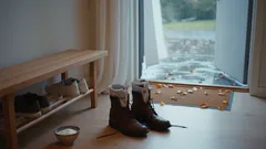 Rädda dina blöta skor i höstregnet – enkla trick som funkar