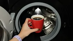 Knepen som skyddar svarta kläder från att tappa färg i tvätten