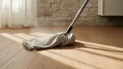 Husmorstricket med svart te som ger vackra trägolv hemma